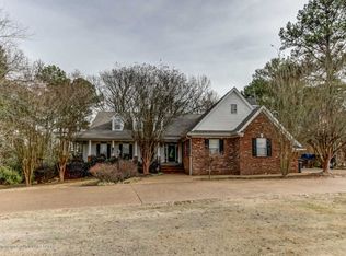 2079 Country Club Rd, Senatobia, MS 38668