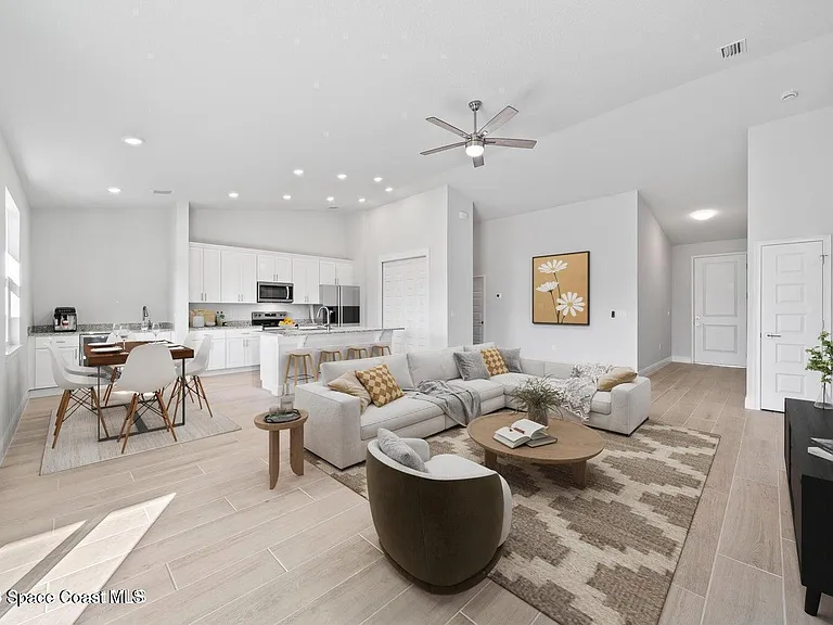 407 Cellini Ave NE — Photo 4