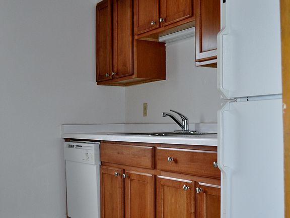 5th image of 834 E Henry Clay St APT 4