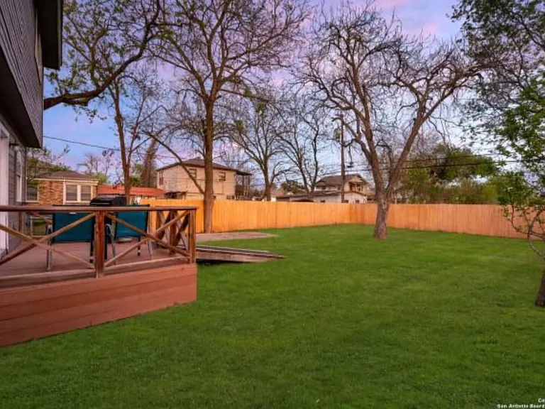 Avant Ave — Photo 3