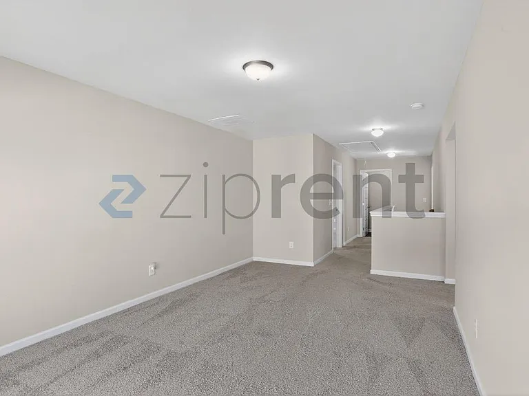 1360 NE Slaton Manor Dr — Photo 30
