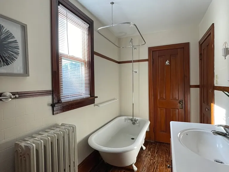 1524 W 4th St — Photo 14
