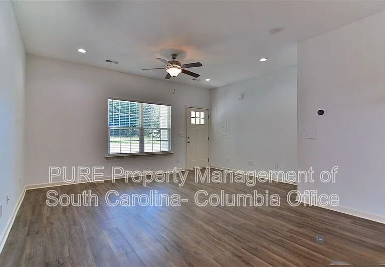 536 Idlewood Park Dr — Photo 2