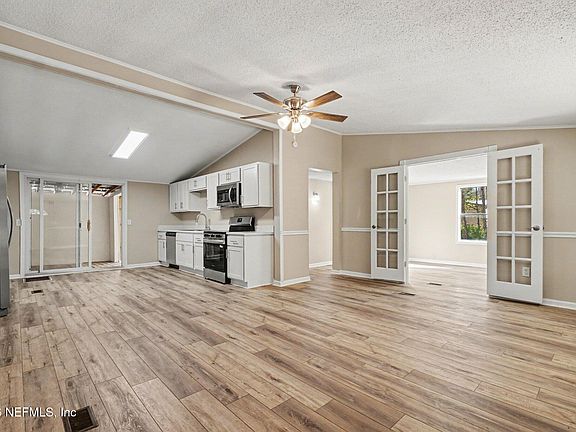 3rd image of 72 PARSLEY Avenue