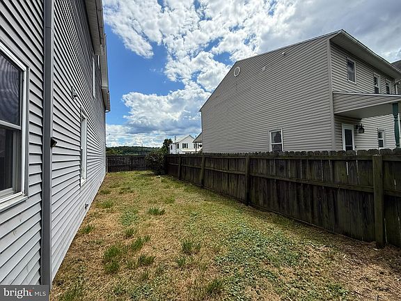 5th image of 1249 Edison Ave