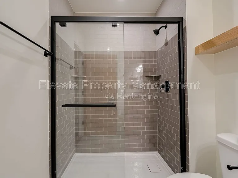 844 NW 43rd St #202 — Photo 19