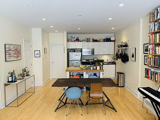 Rented by Realty Collective | media 32