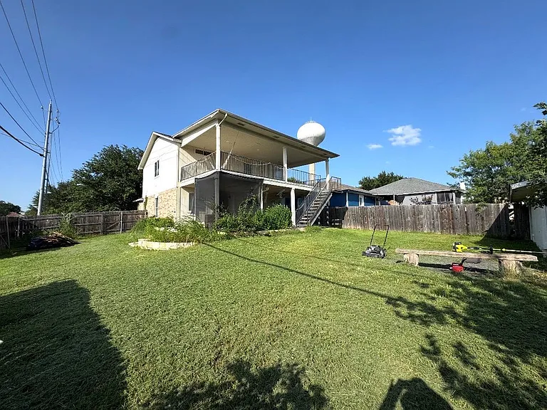 15101 Nuttall Dr — Photo 2
