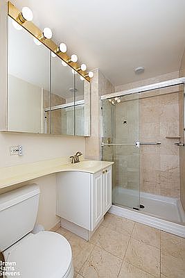 4th image of 425 E 63rd St APT W9g