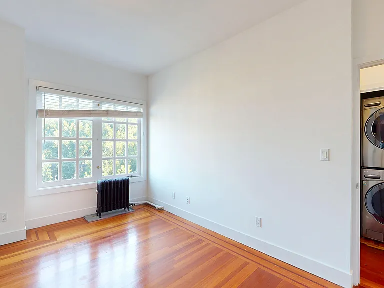 1433 Clay St #15 — Photo 8