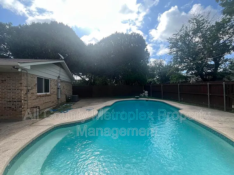 431 Malden Dr — Photo 10