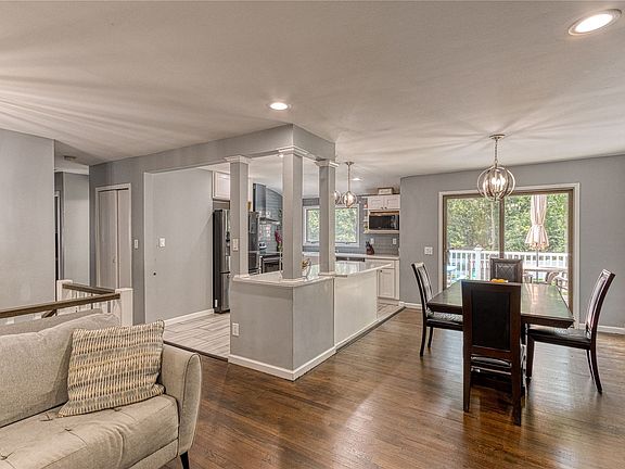 5th image of 60 Lincoln Blvd