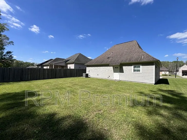 8614 Forestwood Ave — Photo 40