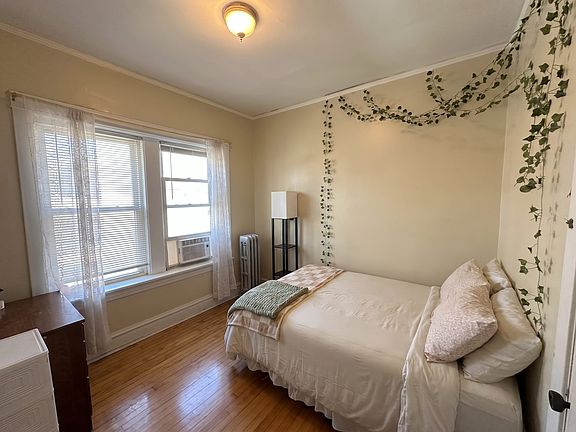 3rd image of 4824-26 W Hutchinson St #2