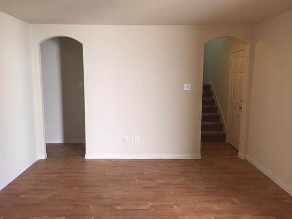 2nd image of 712 S Ella Creek Dr
