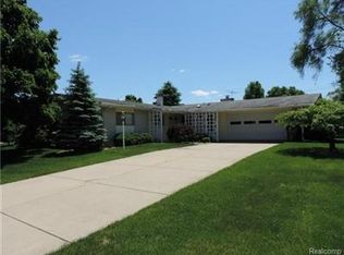 8342 Carriage Hill Dr, Shelby Township, MI 48317