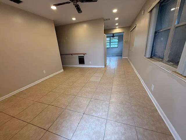 3 bed, 1.0 bath, 864 sqft, $2,300 — Photo 4