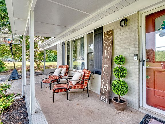 5th image of 221 Springwood Dr