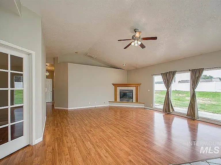 3 bed, 1644 sqft, $2,600 — Photo 4