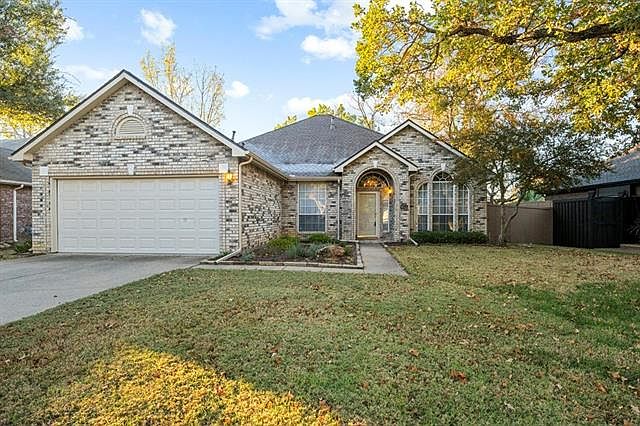 1st image of 613 Oak Hollow Ln