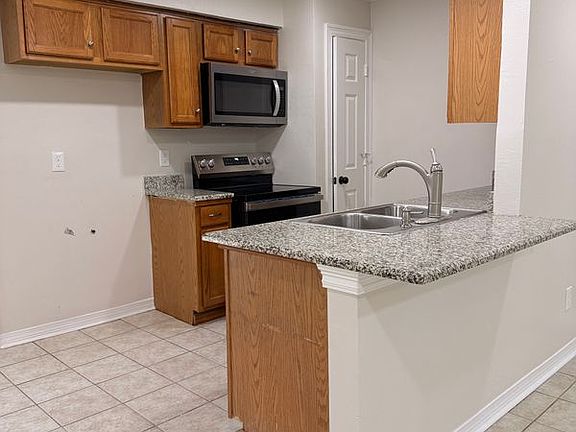 3rd image of 932 Ronson Dr