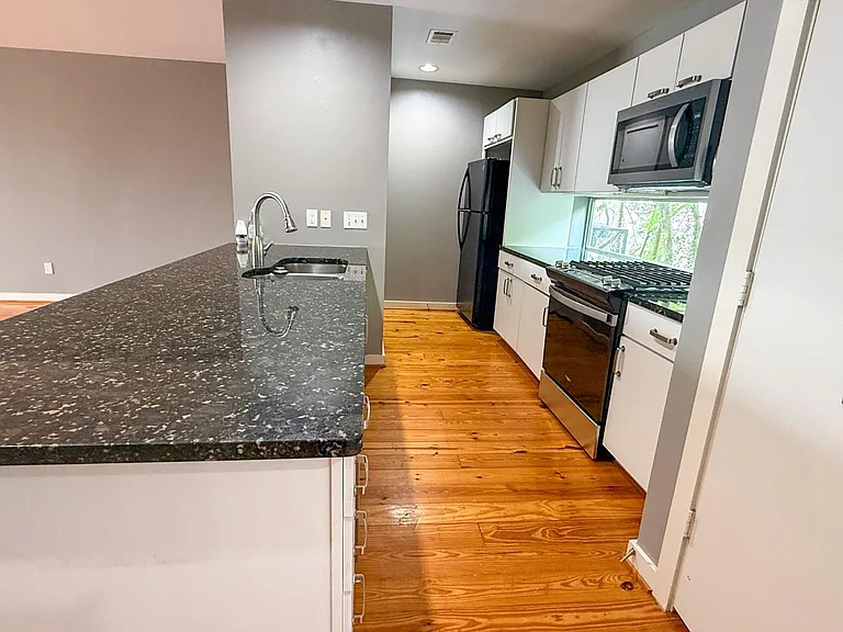 2605 Calumet St #16 — Photo 8