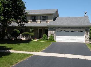 2549 Leach Dr, Naperville, IL