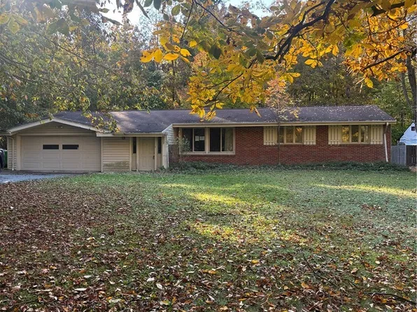 1036 Woodlane Dr, Mayfield Village, OH 44143