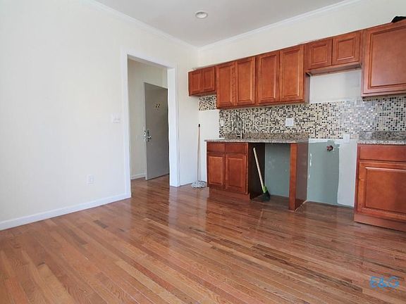 4th image of 350 Audubon Ave APT 22