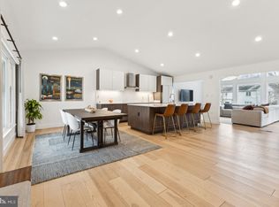 9074 Brook Ford Rd, Burke, VA 22015