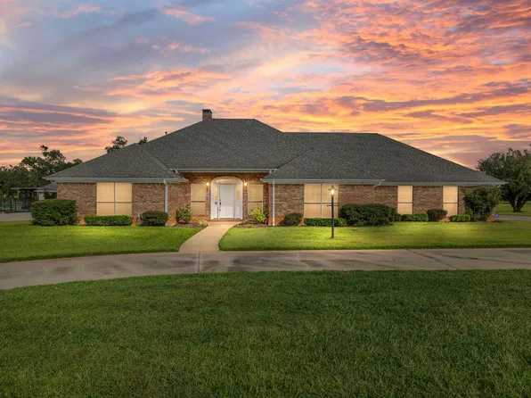 20 Oak Forest Dr, Longview, TX 75605