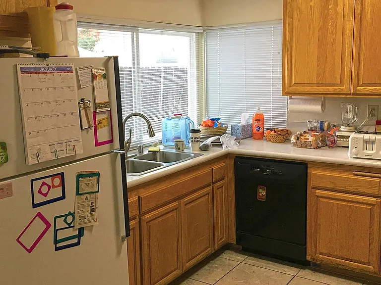 4213 E Croydon Ave — Photo 4