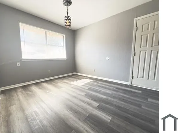 102 S Summit St #C, Red Oak, TX 75154