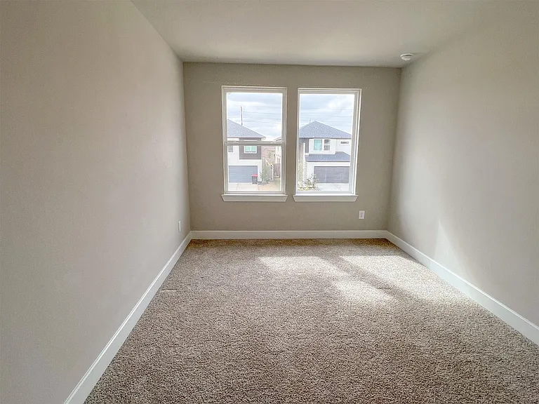 21818 Fitzroy Manor Ln — Photo 24