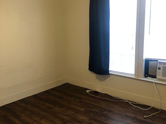 4th image of 220 W Avenue D