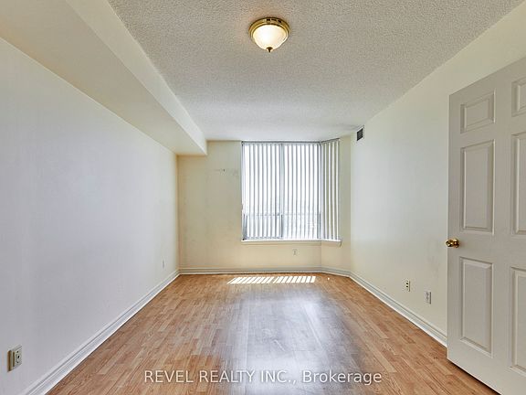 4th image of 1700 Eglinton Ave E #210
