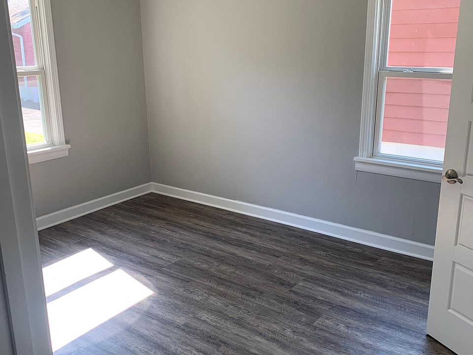 2nd image of 984 Kinstern Dr