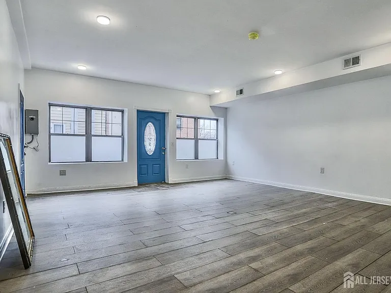9017 Riverside Pl — Photo 4