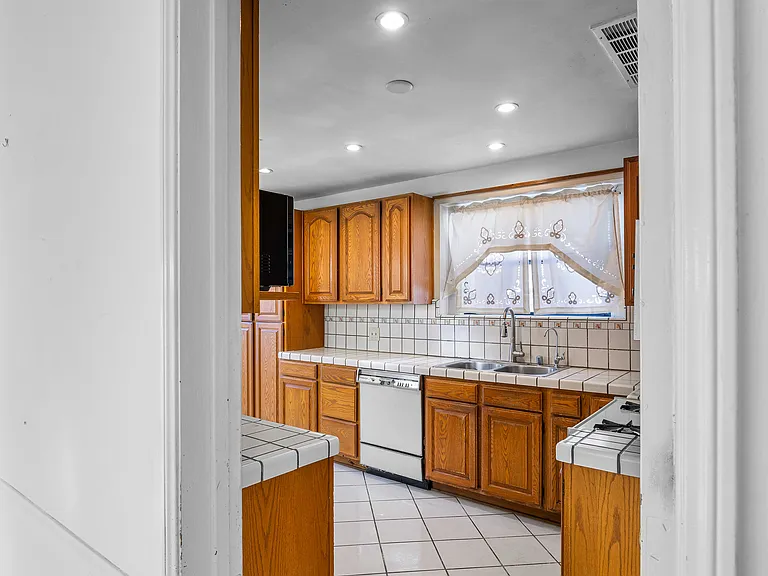 1207 Graynold Ave — Photo 16