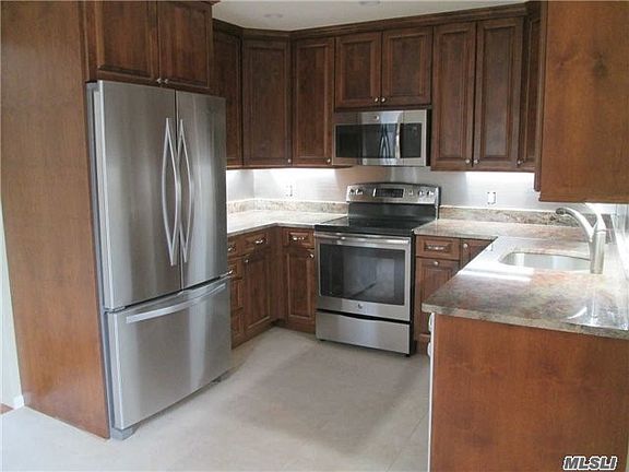 4th image of 40 Poplar Pl