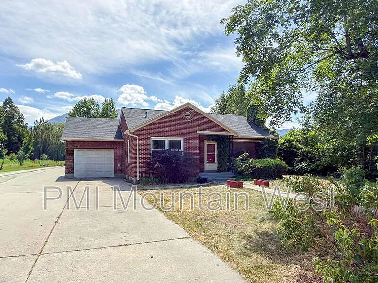 872 N Main St #A — Photo 2