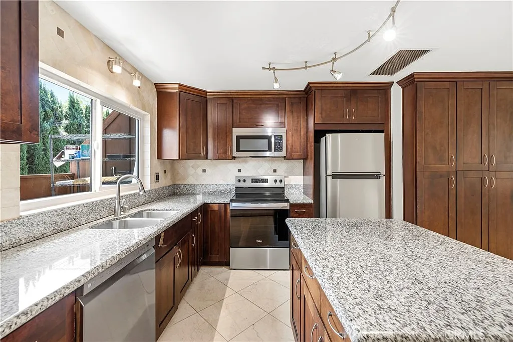 2 bed, 1.5 bath, 1062 sqft, $2,800 — Photo 1