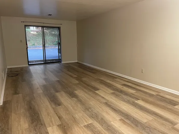 5833 Library Rd APT 1D, Bethel Park, PA 15102
