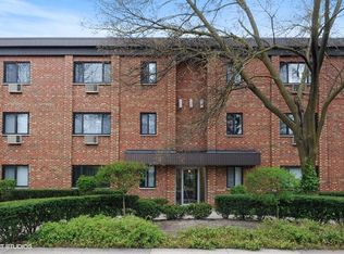 1661 Green Bay Rd, Highland Park, IL 60035