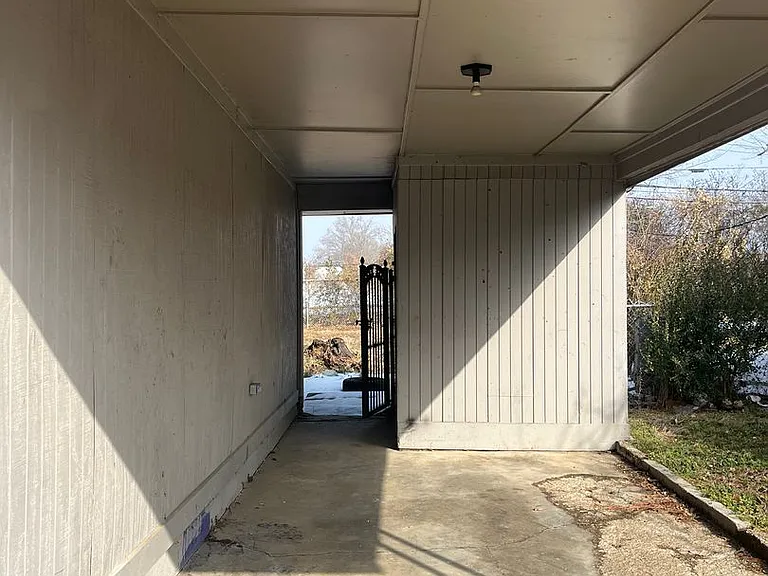 4016 Rhodes Ave — Photo 3
