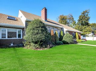 2340 Westlake Ct, Oceanside, NY 11572