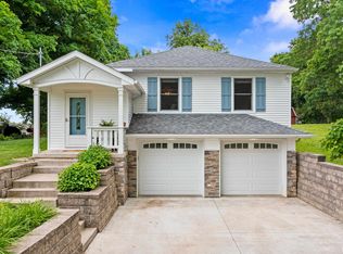 206 Shady Ln, Eureka, IL 61530