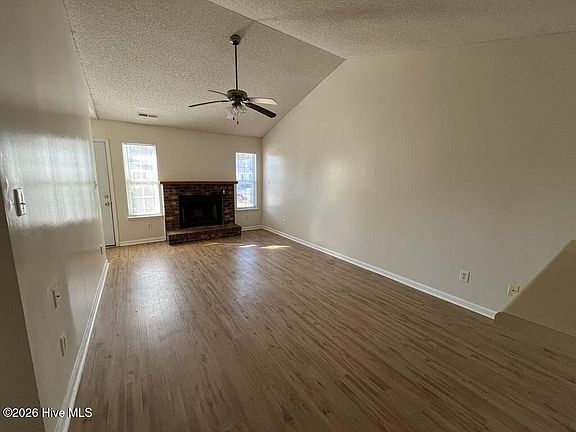 2nd image of 212 Live Oak Ct