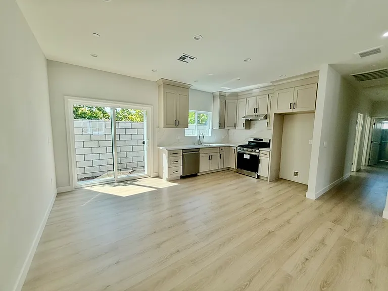 13714 Kenmore Ave #A — Photo 3