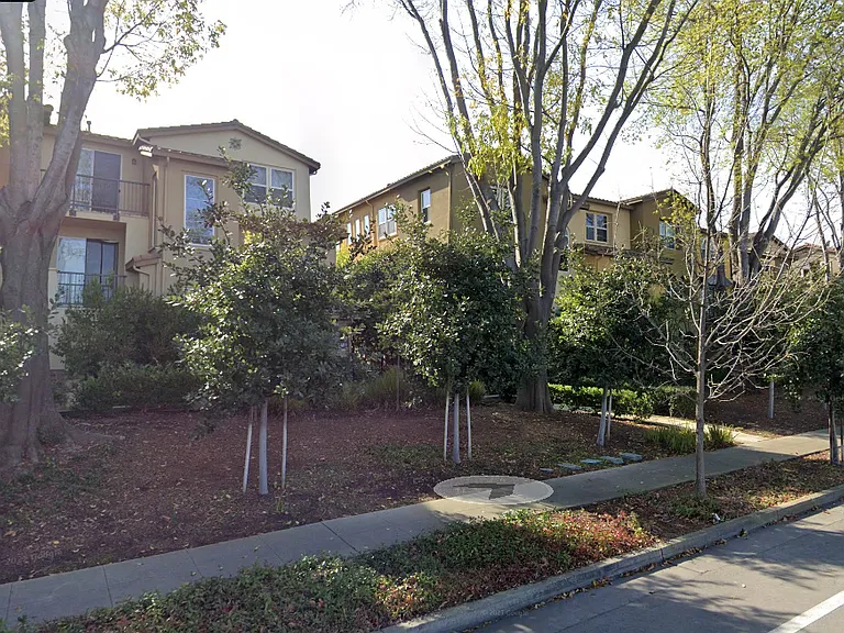 960 E Duane Ave — Photo 1